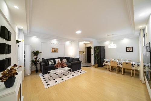 Shanghai Fatty Homestay - Jiafa Building near West Nanjing Road subway and People Square