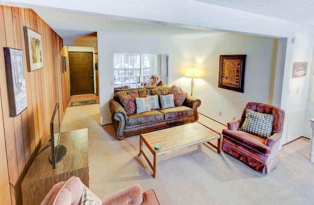 Sherwin Villas | Free Shuttle & Near Skiing!
