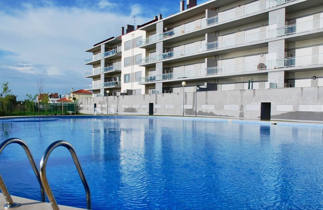 Shine - Lovely 2 bedroom apartment, only 200m from the beach and restaurants
