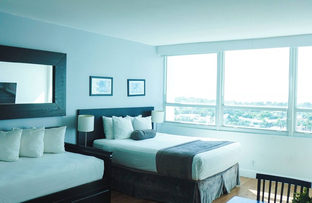 Shine Suites Studio 1106