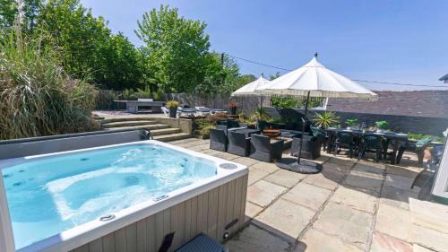 Shippenrill Croyde - Sleeps 14 - Hot Tub option - Stylish Home with fire pit, table tennis & dog friendly