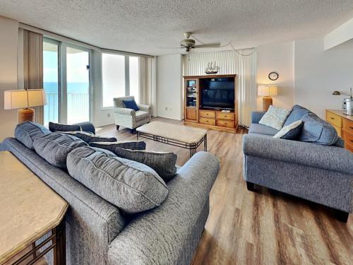 Shores Club 807