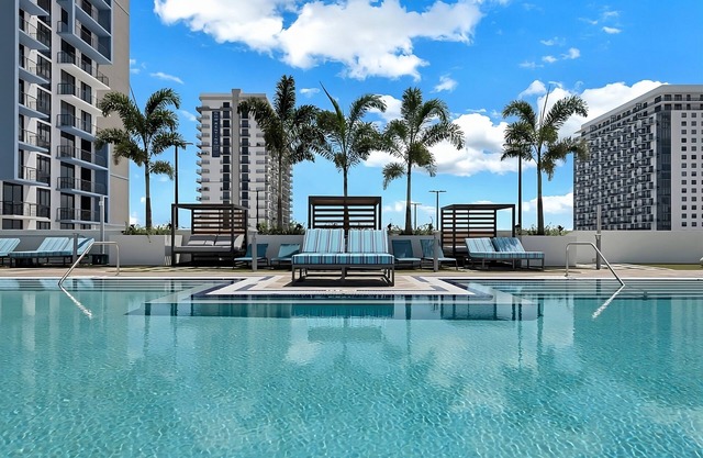 Short Distance From The Well Known Sites! Onsite Parking, Pool, Pets Allowed