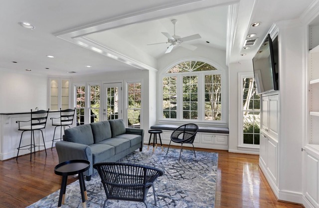 SHORT /LONG TERM RENTAL OPPORTUNITY NEAR CHASTAIN PARK WITH A POOL!