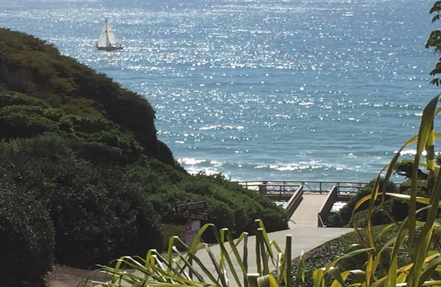 Short Walk To Everything - Peek-a-Boo Ocean View - BBQ