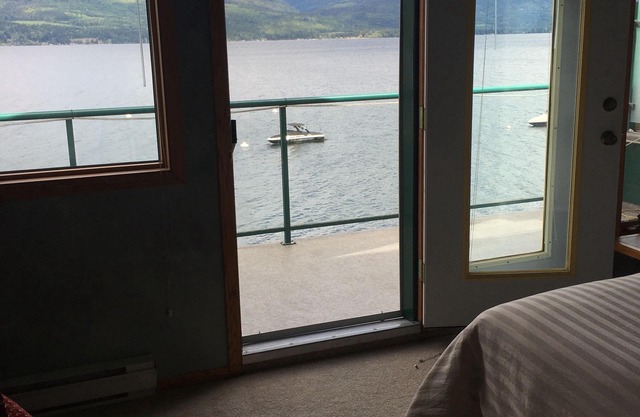 Shuswap Lake Front Two Bedroom, 3 Bath Condo. Nowhere Is Closer To The Water!