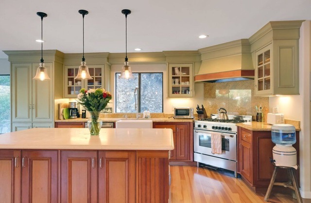 Sierra Skies - 4BR Montecito Retreat w/Hot Tub + Views + Close to Beach + Town