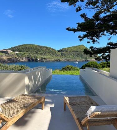 Silveira Bay Lounge Retreat