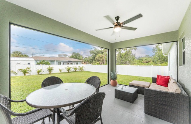 Silver Sands on Magee – Pet-Friendly Englewood Escape