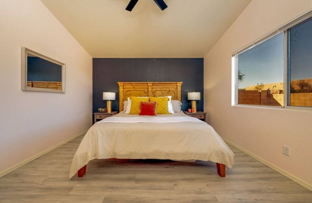 Silverbell/Garage/Fenced/3 BR & 2 BA/Quiet