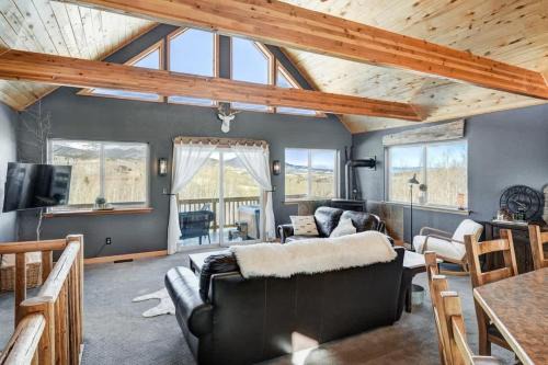 Silverheels Mountain Lodge w hot tub