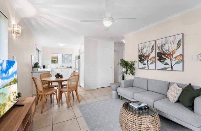 Simple Pet-Friendly 2BR Near Beach & Tram with AC