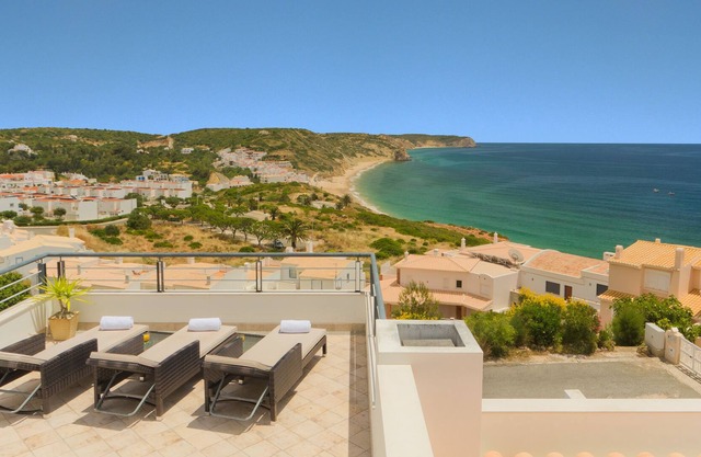 SIMPLY SALEMA - LUXURY OCEANFRONT VILLA - INFINITY POOL - AIR CON - ROOF TERRACE