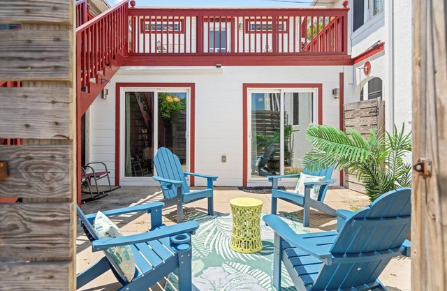 Sinatra Cottage · Classic Charm by Ocean Town