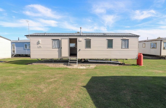 SINGH LEITE & LUISA FAMILY CARAVAN, family friendly in St. Osyth