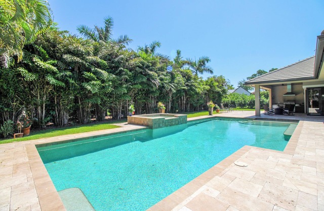 SINGLE FAMILY HOME/3 PLUS DEN BEDROOM-4.5 BATHS/ PRIVATE POOL AND SPA HOME