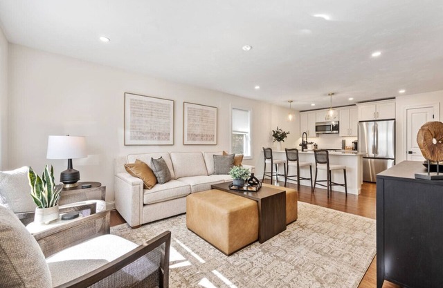 Single Level 2BR Townhouse with Private Garage in Auburn, MA - 4mi to Worcester