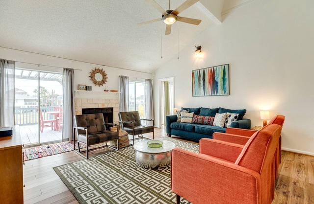 Single Level Beachside Home, Great for Families & Dog Friendly - Walk to Beach