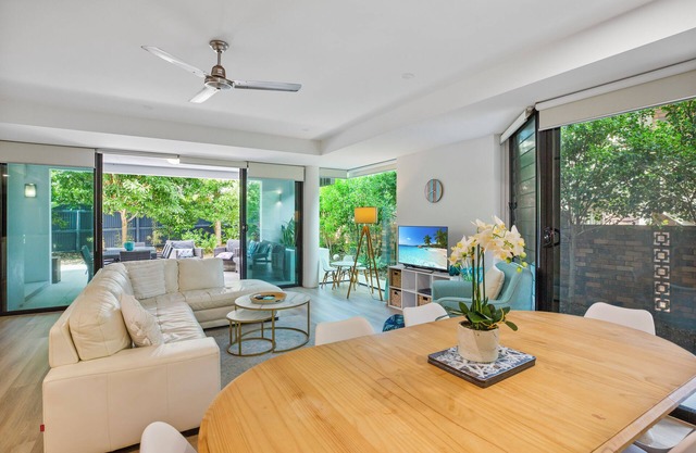Single level Peregian apartment 2 min walk to beach