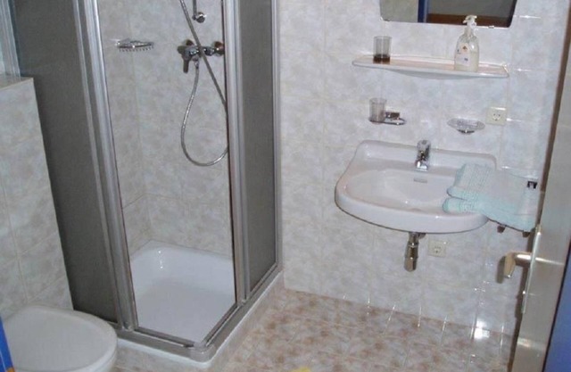 Single room with shower, WC - Haus Sonnleitn