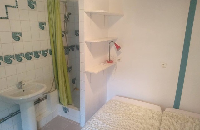 single room near pin sec beach