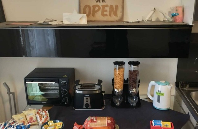 SINGLE ROOM WITH PRIVATE BATH AND BALCONY - Ours is a Friendly House