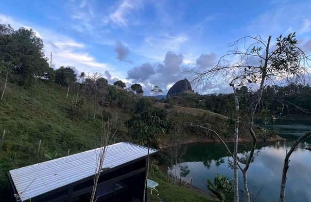 SINPRISA "NOT RUSH "PRECIOUS CABIN! withJacuzzi, stone view, direct access to the reservoir