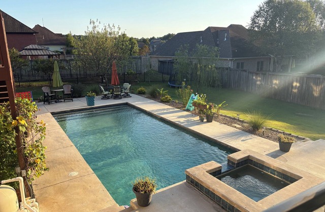 Sip & Stay sleeps 11, 10 minutes from Ole Miss, 10 minutes from Oxford Square