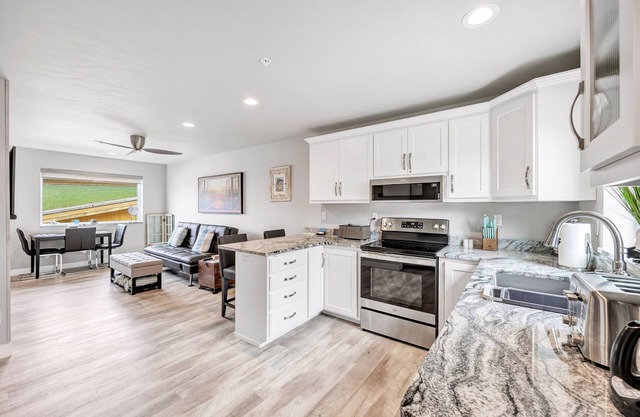 Sister Bay Serenity-Luxurious downtown condo!