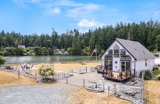 Sisters by the Sound by AvantStay | Beach Access