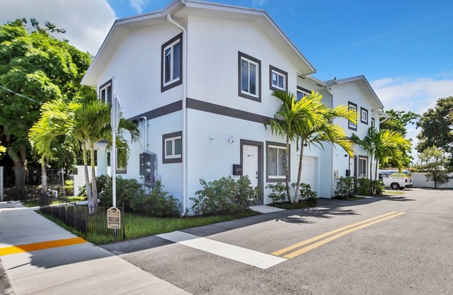 Sistrunk Shades Villas 2 Townhomes Combined Brand New Townhomes in Downtown