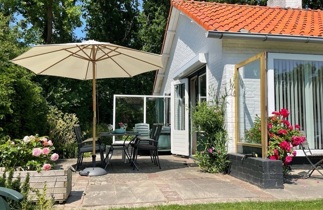 Situated directly behind the dunes, cosy holiday home where 1 dog is welcome