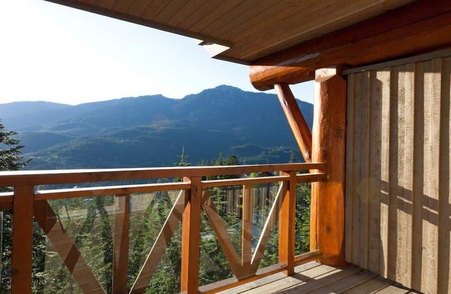 Ski Access Townhome w/Fireplace, Hot Tub, Views