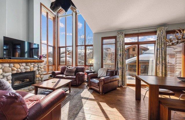 Ski Chalet - Ski-in/out & Private Hot Tub