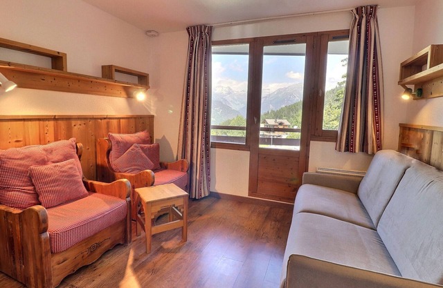 Ski-In/Ski-Out 2-Room Apartment for 4, Balcony, Courchevel-La Tania