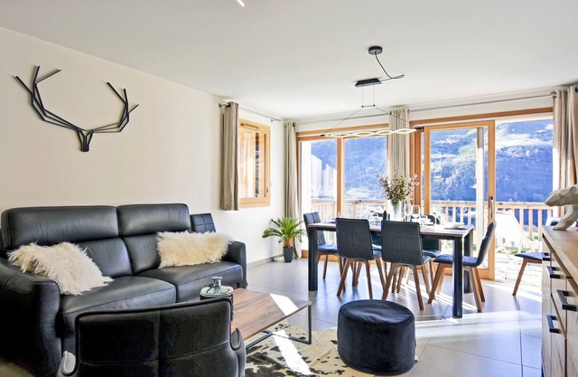 Ski-in/ski-out apartment with terrace and covered parking - 6 people