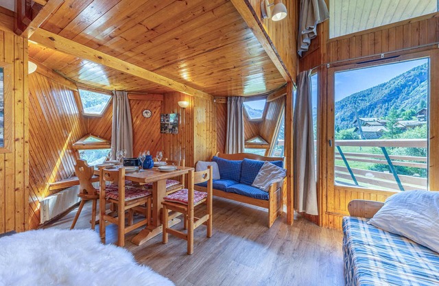 Ski-In/Ski-Out Apartment with Loft and WiFi
