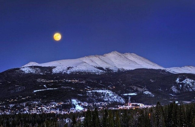 SKI IN/SKI OUT at Breckenridge peak 7 base. 2 bedrm/2 bath. 2/11/23 to 2/18/23