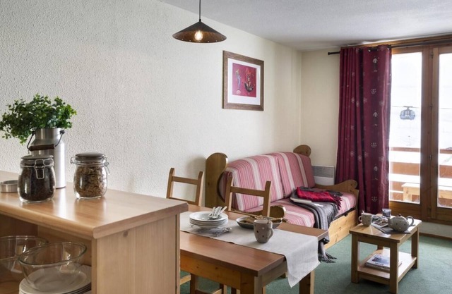 Ski-in/ski-out & foot of the slopes, fitness, balcony, tv, ski locker, 50m², Val Thorens