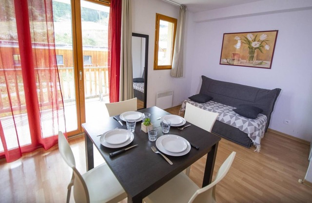 Ski-in/ski-out & foot of the slopes, swimming pool, balcony, 25m², Les Orres