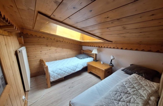 Ski-in/ski-out & foot of the slopes, 5th floor, view valley, balcony, tv, 58m², Les Arcs