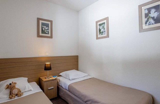 Ski-in/ski-out & foot of the slopes, fitness, swimming pool, sauna, balcony, tv, ski locker, 42-44m²