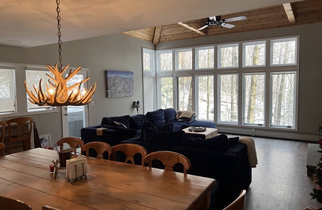 Ski-in/Ski-out Ledgewood condo - 4 BR across 3 floors!