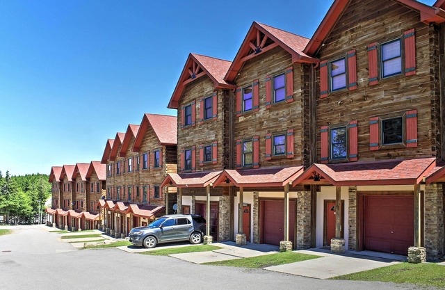 Ski-In/Ski Out Townhome w/Beautiful View w/Hot Tub.