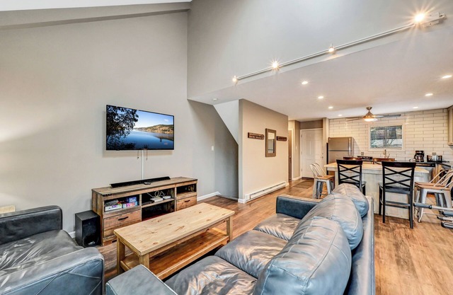 Ski On/Off Camelback,Snowtubing,Pool,Waterparks,Paintball,Casino,Tennis,Zip-Line