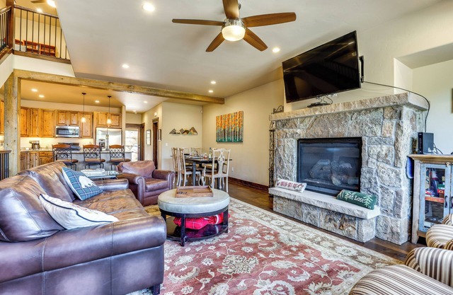 Ski Shuttle & Community Perks: Keystone Townhome