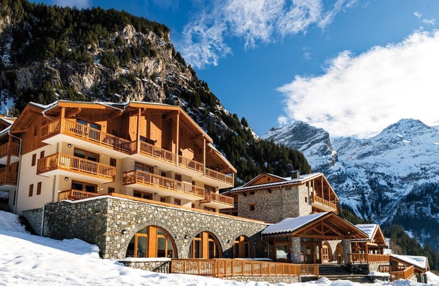 Skis aux pieds + Accès Piscine