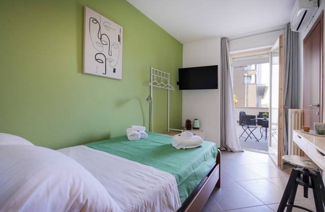 Sky Gate Green - Airport Terrace