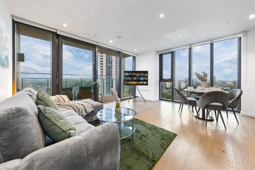 Sky High Luxury 2 Bed Flat with Jaw Dropping Views