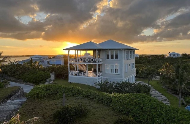 Sky High Panoramic Views, Dock Slip, Steps to Tahiti Beach - Hope Town